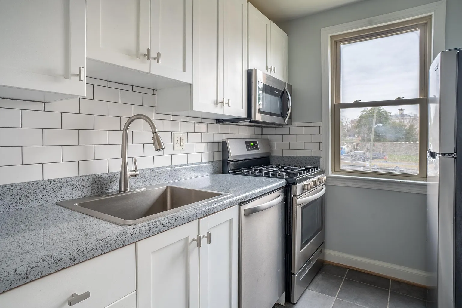 4408 1st Pl NE APT 33 photo 1