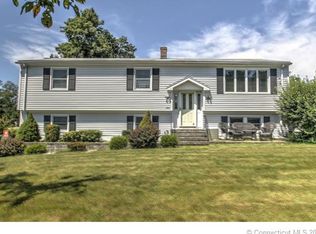 15 Rita Ln, Milford, CT 06461
