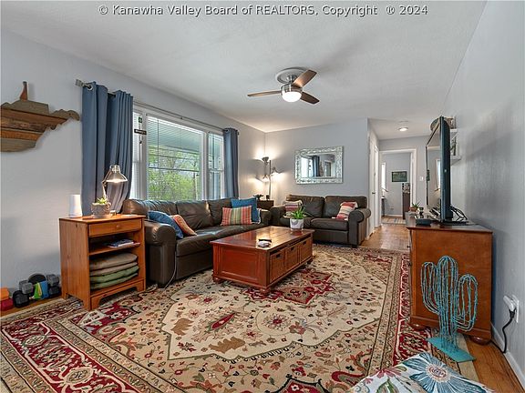 5th image of 1502 Valley Dr