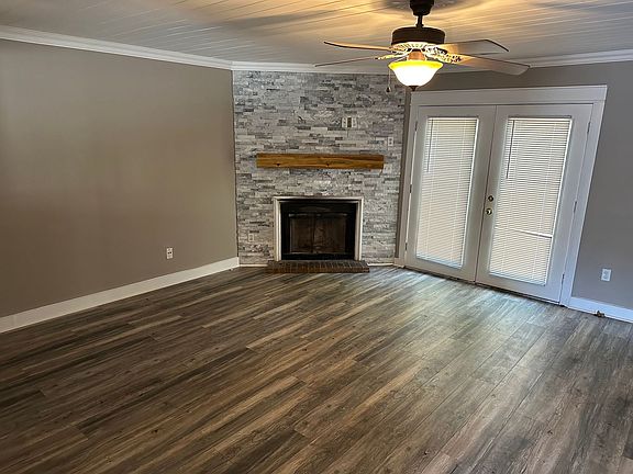 4th image of 8061 Creekwood Cir W