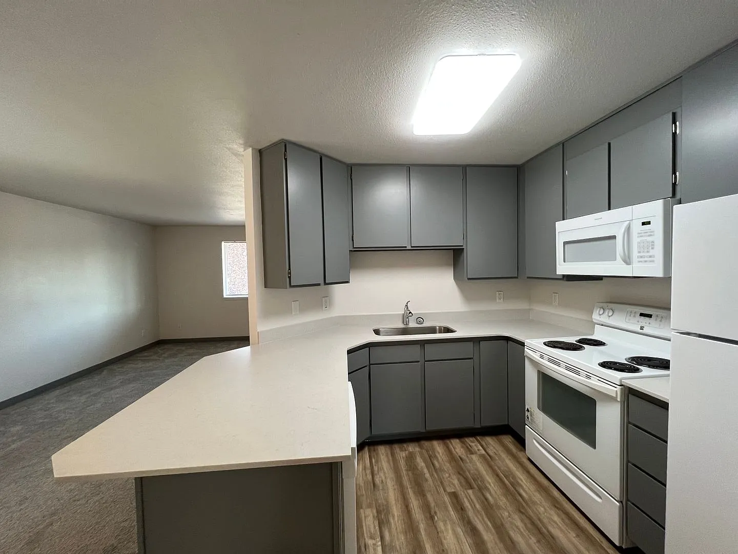 806 E White Birch Ave — Photo 2