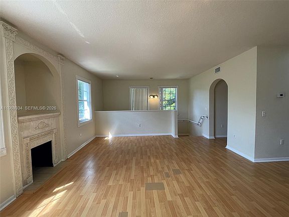 3rd image of 2305 Belmont Ln #2305