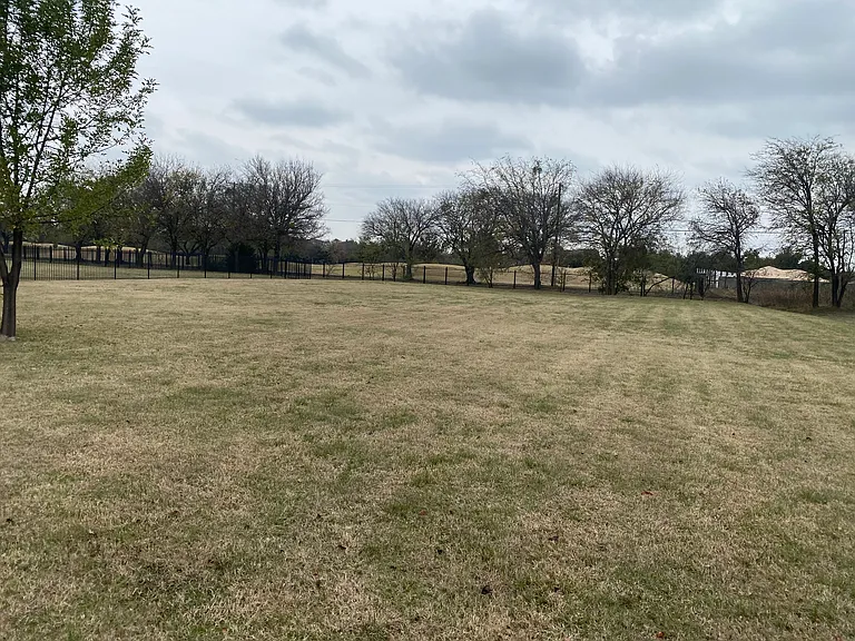 2920 Pinehurst Ln — Photo 39