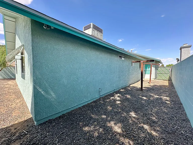 3905 Raymond Ave — Photo 49