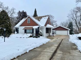 2634 N 111th St, Wauwatosa, WI 53226