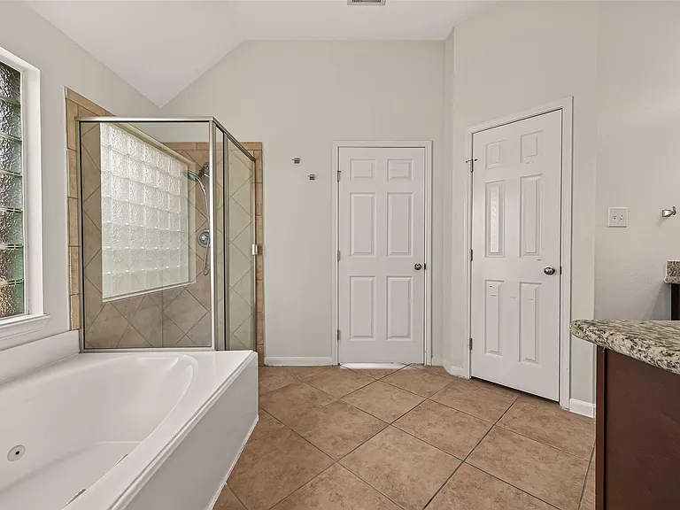 706 Silver Creek Cir — Photo 47