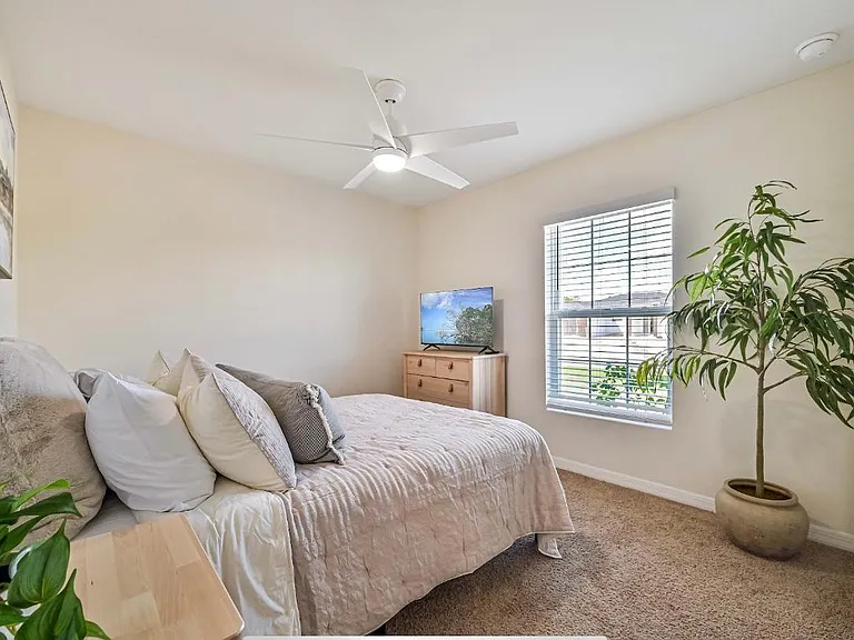 822 NE 44th Ln — Photo 17