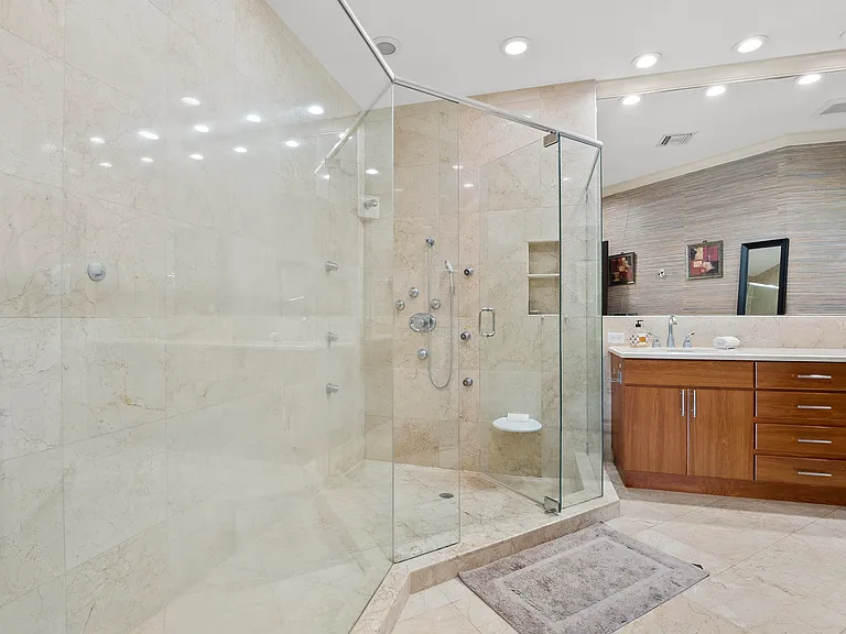 2245 SW 16th Pl — Photo 18