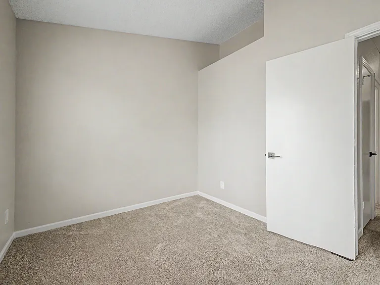 1601 N Saba St — Photo 12