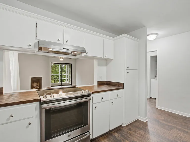 2741 Jobee Dr — Photo 9