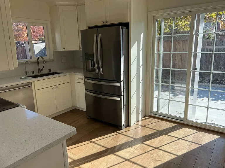 2816 Ruth Ct — Photo 3