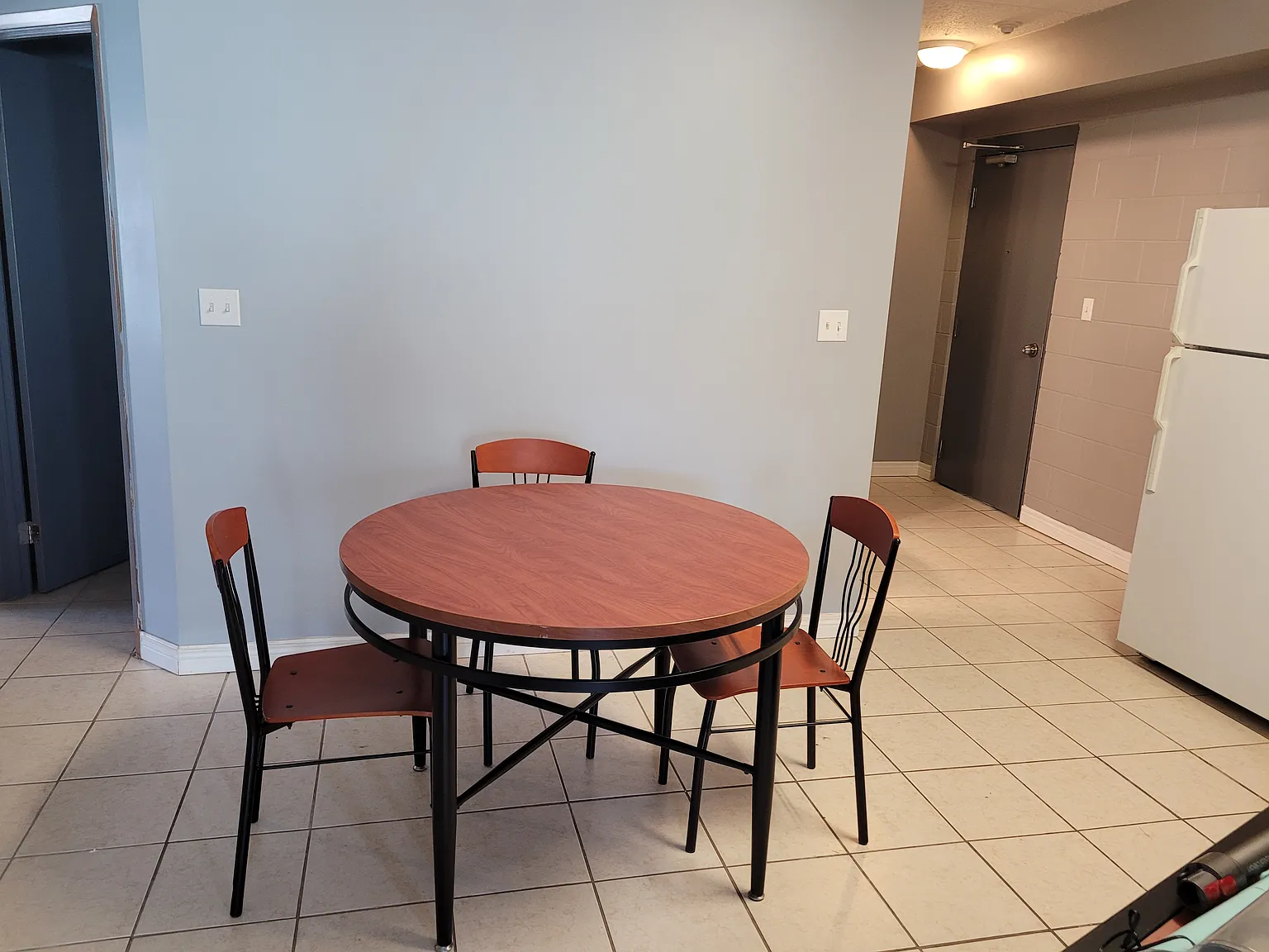253 Lester Street Waterloo — Photo 4
