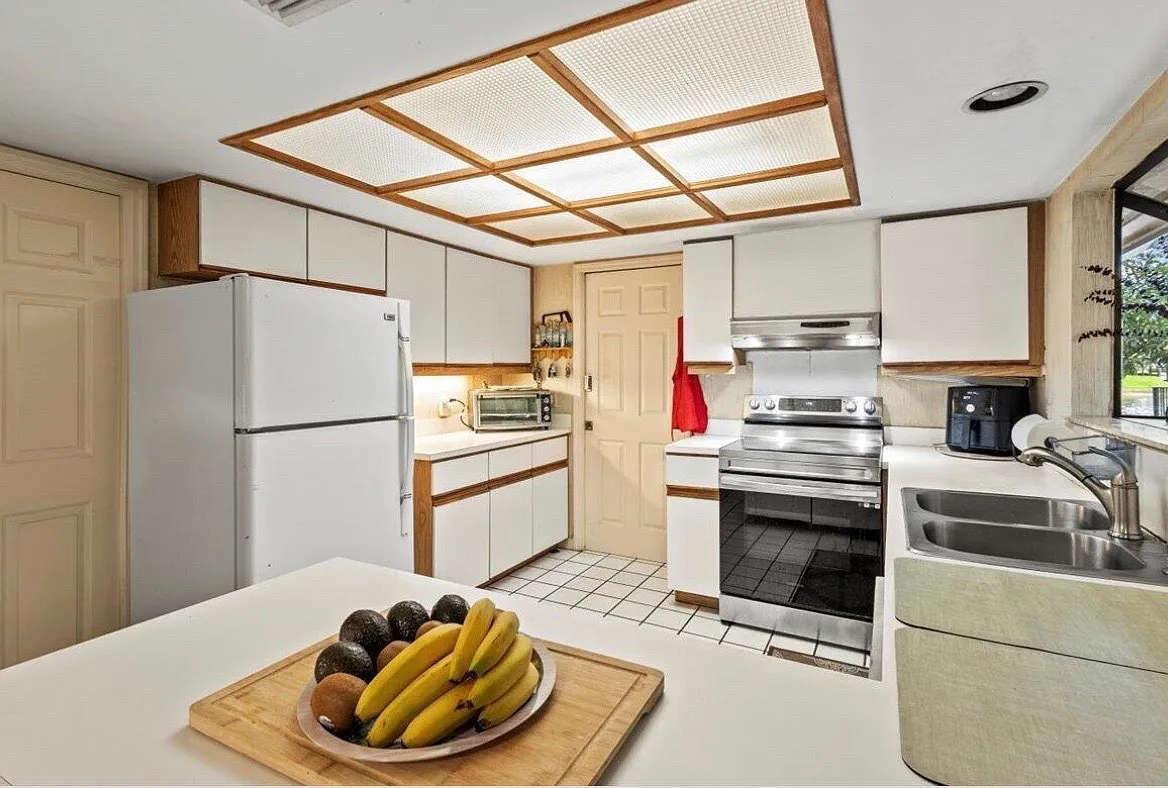 4 bed, 2512 sqft, $4,000 — Photo 3
