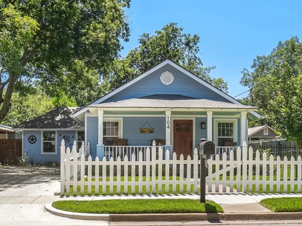 104 S Pendell Ave, Cleburne, TX 76033