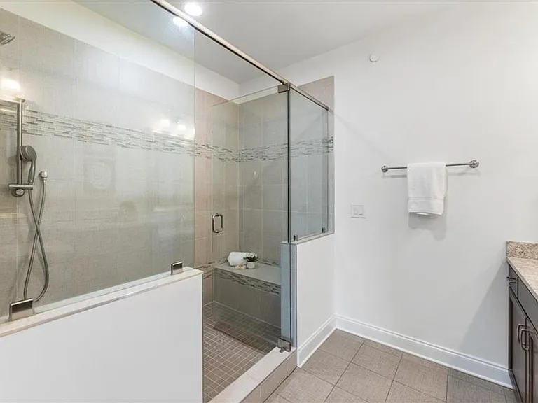 1233 Parkstead Ln — Photo 44