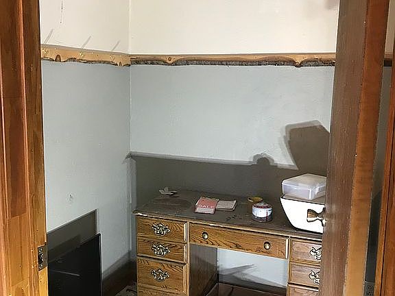 Entry closet 