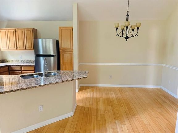 5th image of 3368 Parkchester Square Blvd APT 201