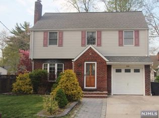 35 Bennett Rd, Teaneck, NJ 07666
