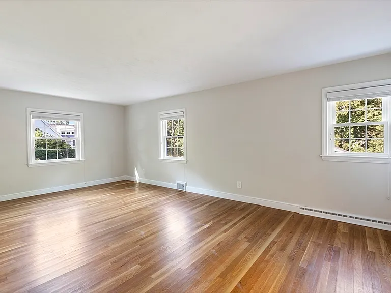 216 Claybrook Rd — Photo 12