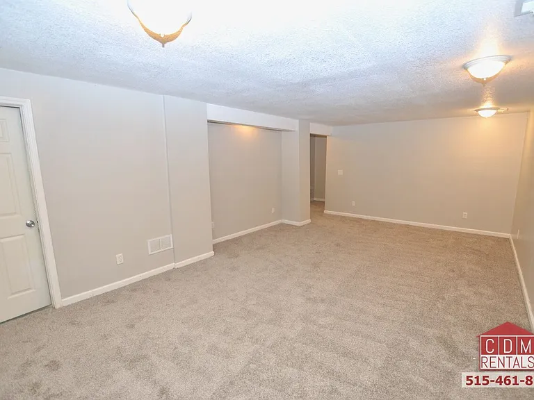 2336 E 39th St — Photo 22