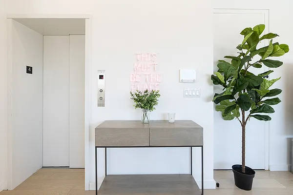 Sold by Brick&Mortar | media 8