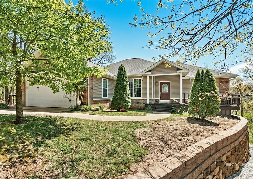 1st image of 68 Skipton Dr