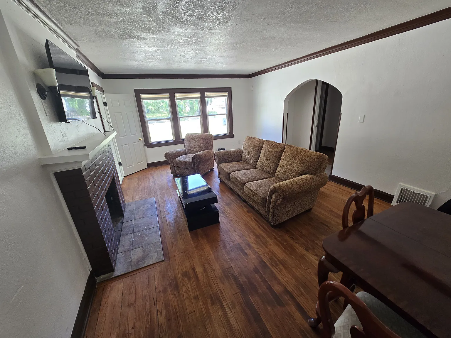 2 bed, $1,800 — Photo 2