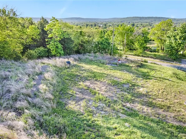 1078 E Huntsville Rd, Fayetteville, AR 72701