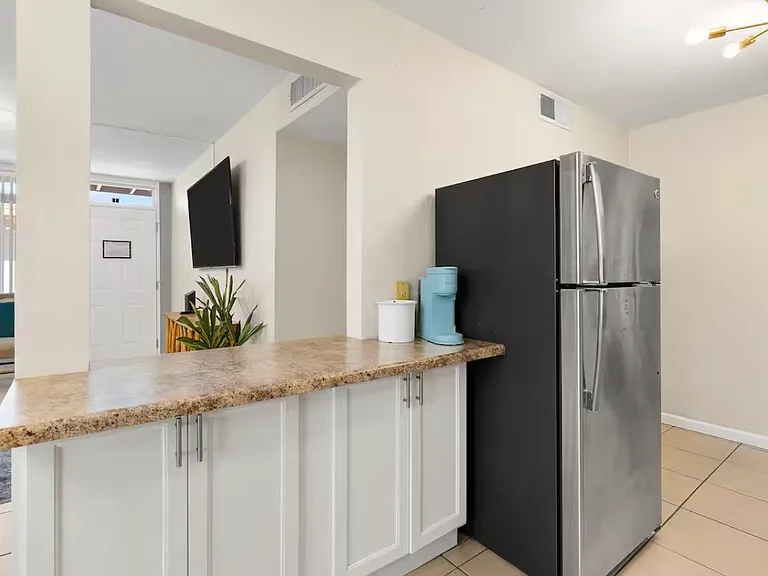 1010 E Maryland Ave #12 — Photo 10