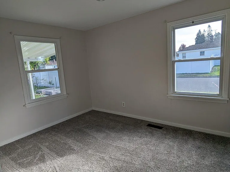 2404 W Kiernan Ave — Photo 13