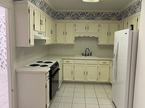 5th image of 412 Sutherlin Pl