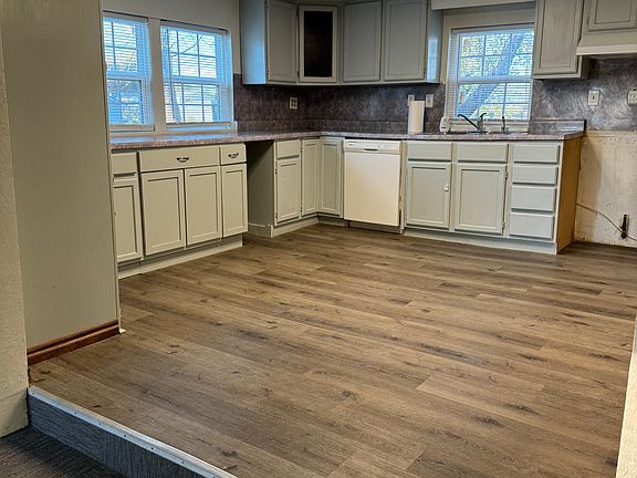 4th image of 604 Grant St