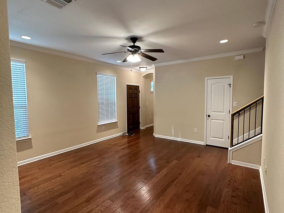 living room (1st floor)