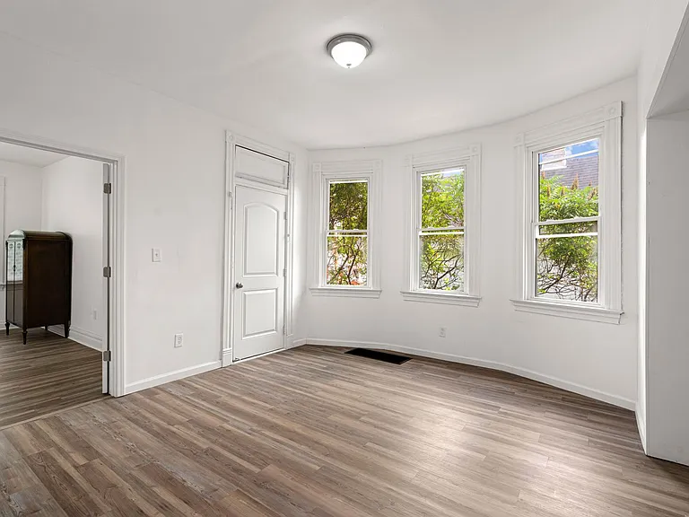 321 Kennedy Ave — Photo 8