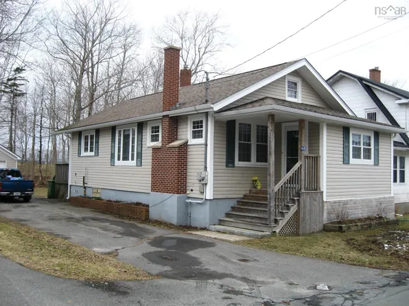 48 Park St, Liverpool, NS B0T 1K0