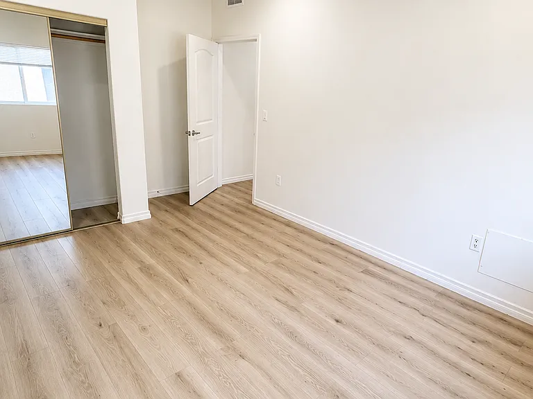7327 Milwood Ave #105 — Photo 11