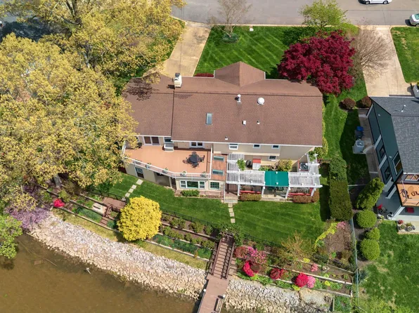 8910 Captains Row, Alexandria, VA 22308