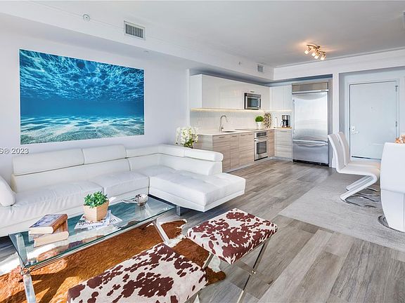 5th image of 1300 Brickell Bay Dr APT 1909