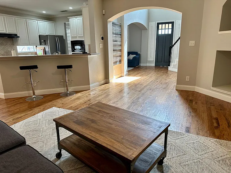 2050 Garden Crest Dr — Photo 3