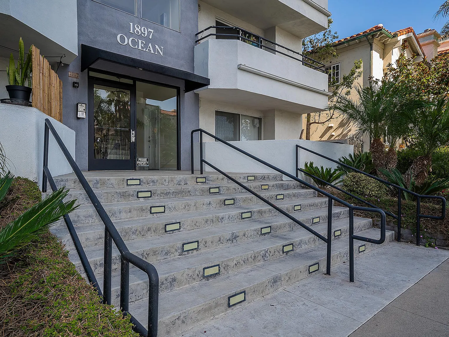 Ocean Elements at Alamitos Beach Apartments — Photo 3