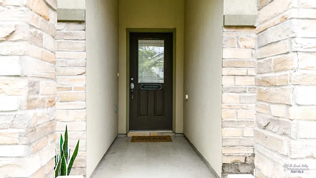 4 bed, 2.0 bath, 1525 sqft, $2,300 — Photo 2