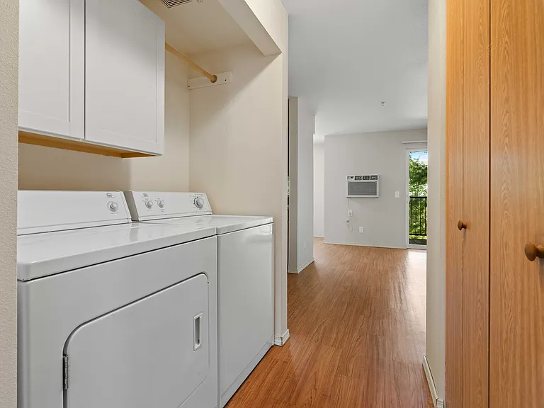 721-723 E Linden Ave — Photo 8