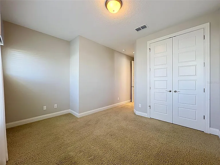 9646 Reymont St — Photo 42