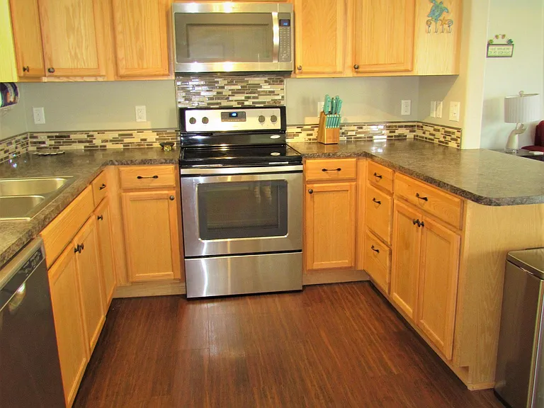 1024 S Live Oak St — Photo 9