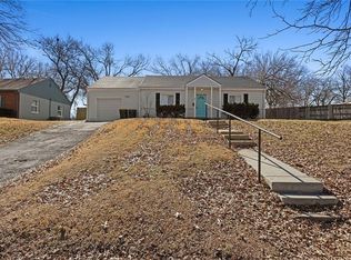 5 E Navajo Ln, Kansas City, MO 64114