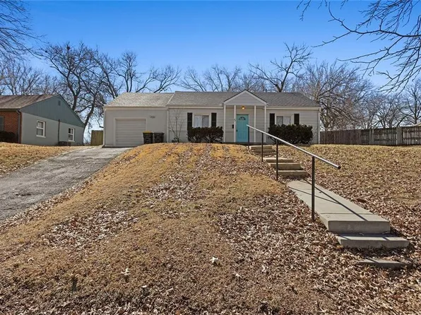 5 E Navajo Ln, Kansas City, MO 64114