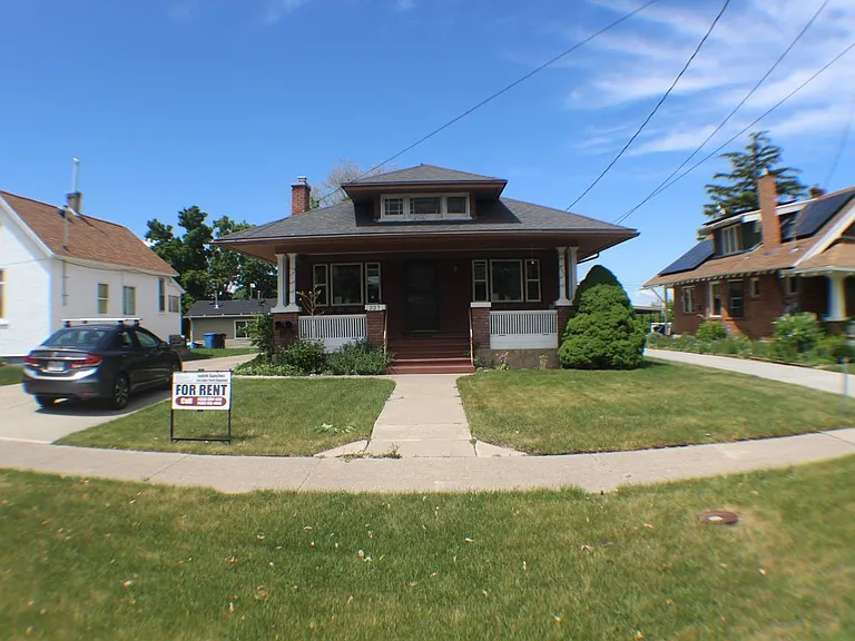227 N 400 E — Photo 2