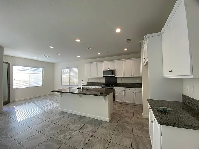 15745 Moonflower Ave — Photo 7