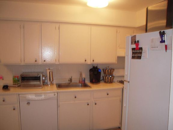 3rd image of 4614 Silverwood St