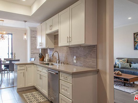 4th image of 1271 Granville Ave APT 202